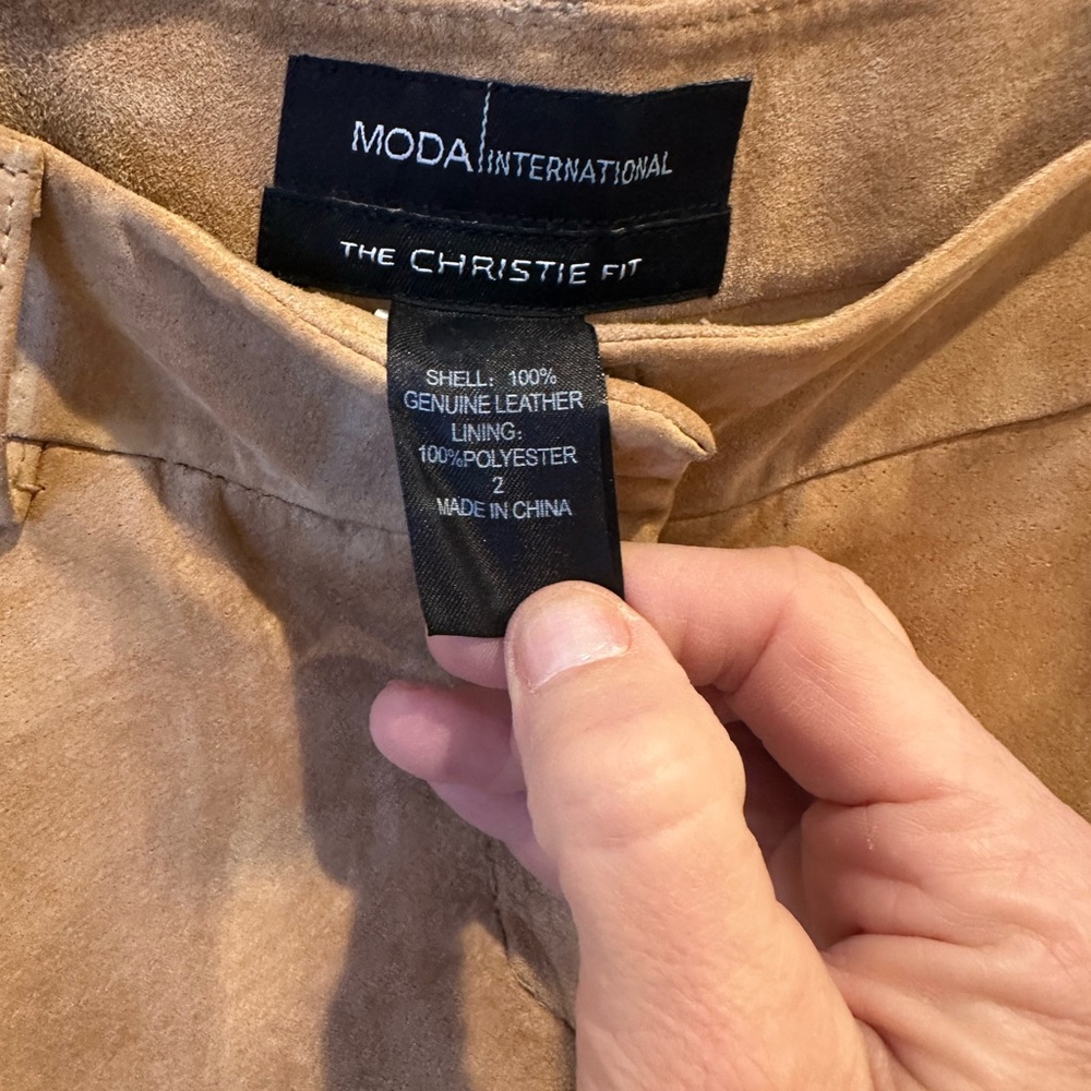 Camel color suede pants, low waisted. - Picture 3 of 4